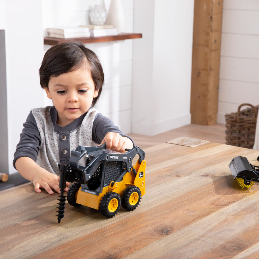 1:16 John Deere Big Farm 318G Skid Steer Set Toy