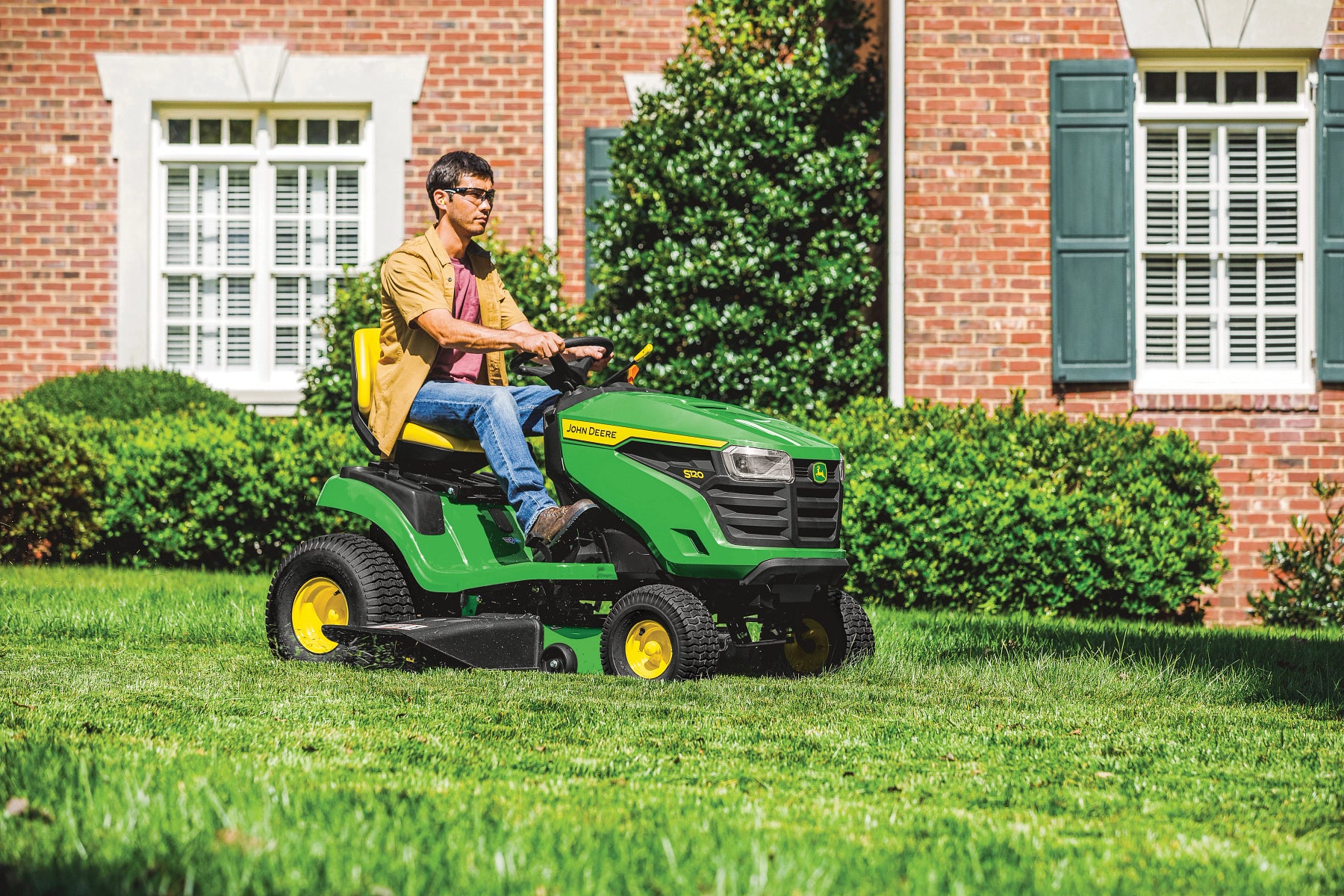 John Deere S120 Ride-on Mower